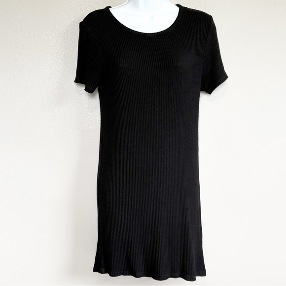 4/25$ Brandy Melville Ribbed Short Sleeve Mini Dress Black One Size - Picture 1 of 5